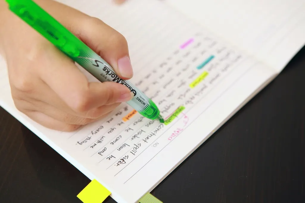 Highlighting lines of text in a notebook